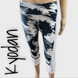 Kyodan Black and white leggings